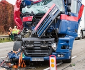 LKW kracht ungebremst in Stauende - mehrere zum Teil Schwerverletzte