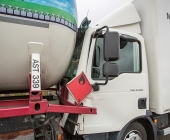 LKW kracht ungebremst in Stauende - mehrere zum Teil Schwerverletzte