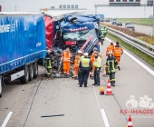 LKW kracht ungebremst in Stauende - mehrere zum Teil Schwerverletzte