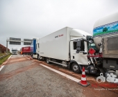 LKW kracht ungebremst in Stauende - mehrere zum Teil Schwerverletzte