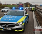 Medizinischer Notfall LKW fährt über alle Spuren kracht in Mittelleitplanke - zum Glück keine weiteren Beteiligte