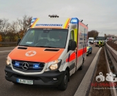 Medizinischer Notfall LKW fährt über alle Spuren kracht in Mittelleitplanke - zum Glück keine weiteren Beteiligte