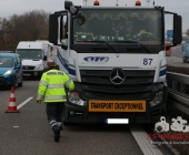 Medizinischer Notfall LKW fährt über alle Spuren kracht in Mittelleitplanke - zum Glück keine weiteren Beteiligte