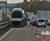 Medizinischer Notfall LKW fährt über alle Spuren kracht in Mittelleitplanke - zum Glück keine weiteren Beteiligte