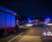 Fahrerin donnert in Seite eines quer stehenden Wagen auf der Autobahn - mehrere Schwerverletzte