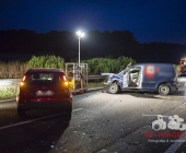 Fahrerin donnert in Seite eines quer stehenden Wagen auf der Autobahn - mehrere Schwerverletzte
