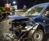 Fahrerin donnert in Seite eines quer stehenden Wagen auf der Autobahn - mehrere Schwerverletzte