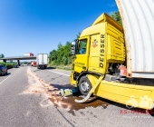 LKW-Fahrer kracht in Stauende - Fahrer verletzt Floriansjünger eilen zur Unfallstelle