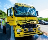 LKW-Fahrer kracht in Stauende - Fahrer verletzt Floriansjünger eilen zur Unfallstelle