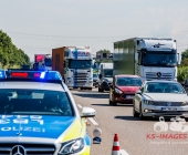 LKW-Fahrer kracht in Stauende - Fahrer verletzt Floriansjünger eilen zur Unfallstelle