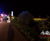 PKW schleudert von der Autobahn überschlägt sich im Acker Fahrer und Kind verletzt - Abschleppwagenfahrer wohl der Held des Tages