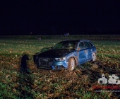 PKW schleudert von der Autobahn überschlägt sich im Acker Fahrer und Kind verletzt - Abschleppwagenfahrer wohl der Held des Tages