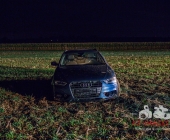 PKW schleudert von der Autobahn überschlägt sich im Acker Fahrer und Kind verletzt - Abschleppwagenfahrer wohl der Held des Tages