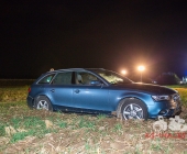 PKW schleudert von der Autobahn überschlägt sich im Acker Fahrer und Kind verletzt - Abschleppwagenfahrer wohl der Held des Tages