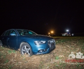 PKW schleudert von der Autobahn überschlägt sich im Acker Fahrer und Kind verletzt - Abschleppwagenfahrer wohl der Held des Tages