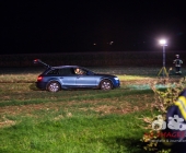 PKW schleudert von der Autobahn überschlägt sich im Acker Fahrer und Kind verletzt - Abschleppwagenfahrer wohl der Held des Tages