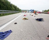 LKW verursacht schwerer Unfall auf der Autobahn 5 Verletzte ein Kind schwerstverletzt