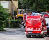 LKW bei Abladen mehrmals gekippt Feuerwehr rettet Fahrer