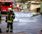 LKW bei Abladen mehrmals gekippt Feuerwehr rettet Fahrer