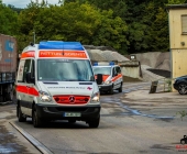 LKW bei Abladen mehrmals gekippt Feuerwehr rettet Fahrer