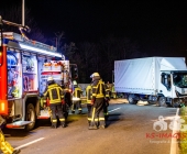 Mehrere PKW krachen in LKW - eingeklemmte und schwerverletzte Personen