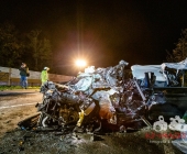 Mehrere PKW krachen in LKW - eingeklemmte und schwerverletzte Personen