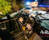 Mehrere PKW krachen in LKW - eingeklemmte und schwerverletzte Personen