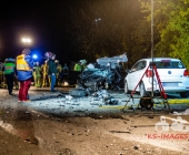 Mehrere PKW krachen in LKW - eingeklemmte und schwerverletzte Personen