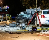 Mehrere PKW krachen in LKW - eingeklemmte und schwerverletzte Personen