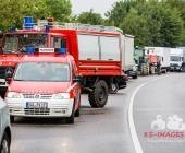 Tödlicher Unfall auf der B10 - Pkw und Lkw fingen Feuer - PKW Fahrer eingeklemmt verstarb