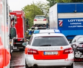 Tödlicher Unfall auf der B10 - Pkw und Lkw fingen Feuer - PKW Fahrer eingeklemmt verstarb