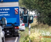 Tödlicher Unfall auf der B10 - Pkw und Lkw fingen Feuer - PKW Fahrer eingeklemmt verstarb