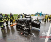 Tödlicher Unfall auf der B10 - Pkw und Lkw fingen Feuer - PKW Fahrer eingeklemmt verstarb