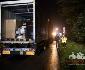 Schwerer Unfall auf der B10 Brummi kracht auf LKW Anhänger und wird im Führerhaus eingeklemmt