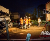 Schwerer Unfall auf der B10 Brummi kracht auf LKW Anhänger und wird im Führerhaus eingeklemmt