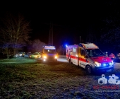 Bei Überholvorgang Frontalkollision - Verursacher leicht verletzt - weiterer PKW mit 2 eingeklemmten