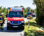 LKW und PKW kollidieren auf Kreisstraße frontal - Notarzt versorgt Verletzte