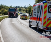 LKW und PKW kollidieren auf Kreisstraße frontal - Notarzt versorgt Verletzte