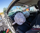 LKW und PKW kollidieren auf Kreisstraße frontal - Notarzt versorgt Verletzte