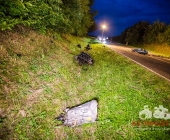 Sportwagen Fahrer überholt und Crasht in Familienfahrzeug - Beide Fahrer sterben - Mutter und Kind Schwerverletzt in Klinik - Motorblock rausgerissen