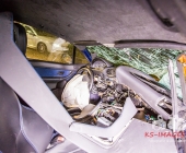 Sportwagen Fahrer überholt und Crasht in Familienfahrzeug - Beide Fahrer sterben - Mutter und Kind Schwerverletzt in Klinik - Motorblock rausgerissen