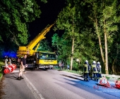 [BERGUNG] LKW kracht in PKW - LKW kommt von Fahrbahn ab landet im Gewässer - Wunder Fahrer unverletzt