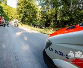 LKW kracht in PKW - LKW kommt von Fahrbahn ab landet im Gewässer - Wunder Fahrer unverletzt