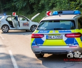 LKW kracht in PKW - LKW kommt von Fahrbahn ab landet im Gewässer - Wunder Fahrer unverletzt