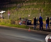 BMW Ã¼berschlÃ¤gt sich am BrÃ¼ckengelÃ¤nder und kommt auf dem Weg zum stehen, stÃ¼rzt nicht ins GewÃ¤sse