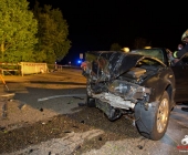 BMW Ã¼berschlÃ¤gt sich am BrÃ¼ckengelÃ¤nder und kommt auf dem Weg zum stehen, stÃ¼rzt nicht ins GewÃ¤sse