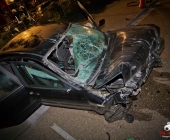 BMW Ã¼berschlÃ¤gt sich am BrÃ¼ckengelÃ¤nder und kommt auf dem Weg zum stehen, stÃ¼rzt nicht ins GewÃ¤sse