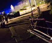 BMW Ã¼berschlÃ¤gt sich am BrÃ¼ckengelÃ¤nder und kommt auf dem Weg zum stehen, stÃ¼rzt nicht ins GewÃ¤sse