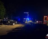 BMW Ã¼berschlÃ¤gt sich am BrÃ¼ckengelÃ¤nder und kommt auf dem Weg zum stehen, stÃ¼rzt nicht ins GewÃ¤sse