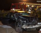 BMW Ã¼berschlÃ¤gt sich am BrÃ¼ckengelÃ¤nder und kommt auf dem Weg zum stehen, stÃ¼rzt nicht ins GewÃ¤sse